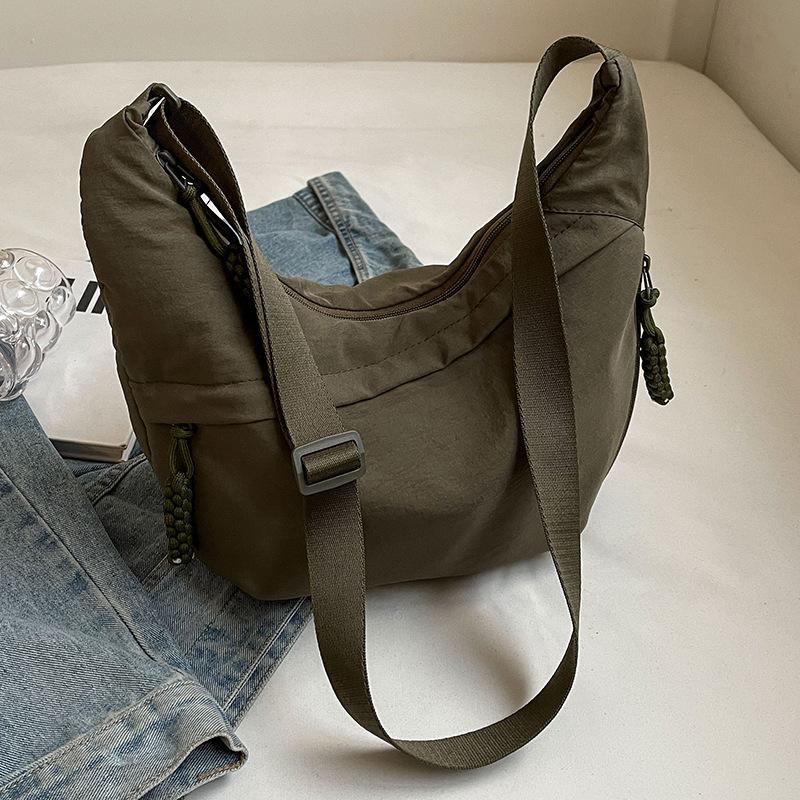 

Nylon cloth bag women s 2025 new high-end texture niche summer versatile large-capacity shoulder crossbody dumpling bag зелёный