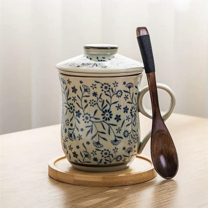 Modrobílý porcelánový šálek na čaj Keramický ručně malovaný Retro hrnek s oddělovačem na vodu a víčkem s filtrem Kancelářské šálky na čaj Nápojové nádobí