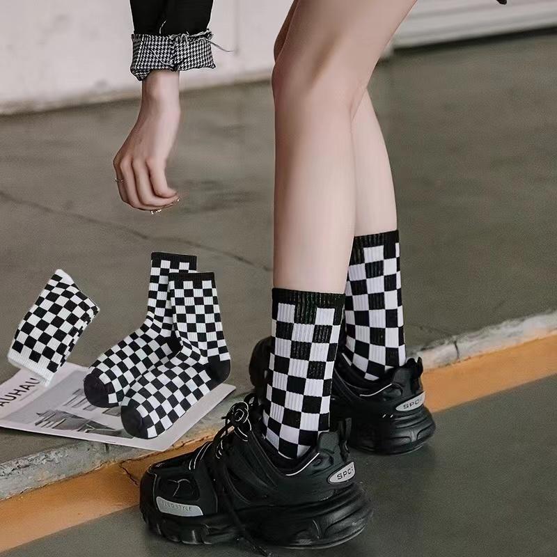 Unisex Socken Funky Harajuku Trend Damen Schachbrett Socken Geometrische Karierte Socke Herren Hip Hop Baumwolle Streetwear Neuheitssocken