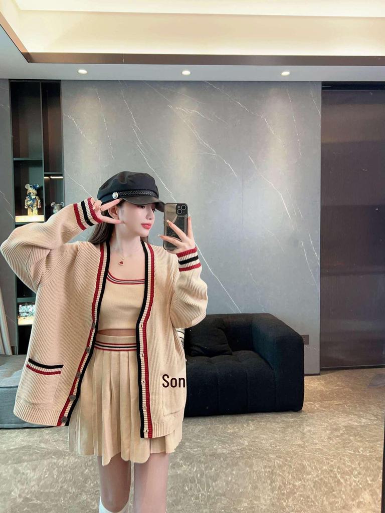 Spring Autumn Women's Japanese Style Wool V-Neck Knit Cardigan - College Style, Age-Reducing, Color Block Sweater Coat