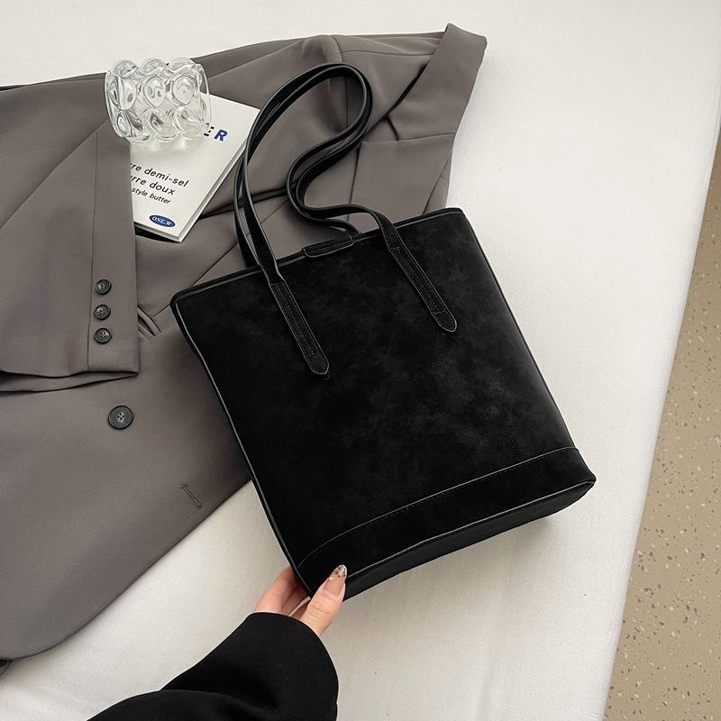 Retro Simple Large-capacity Underarm Bucket Bag Women's New Fashion Niche Commuter Shoulder Bag