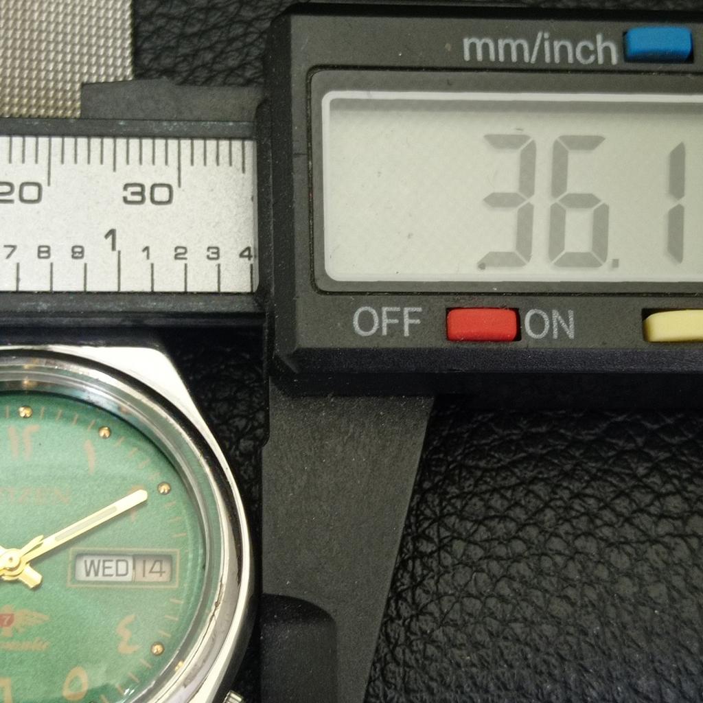 JAPAN VINTAGE CITIZEN AUTOMATIC 8200 MENS ARABIC GREEN DIAL WATCH a702763-1 R210-a702763