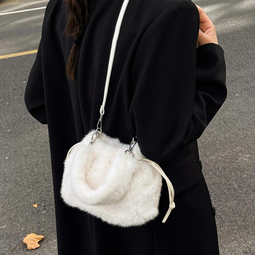 Elegant Women's Plush Bucket Shoulder Bags Rushed Fluffy Handle Ladies Purse Handlbags Faux Fur Female Small Crossbody Bags
