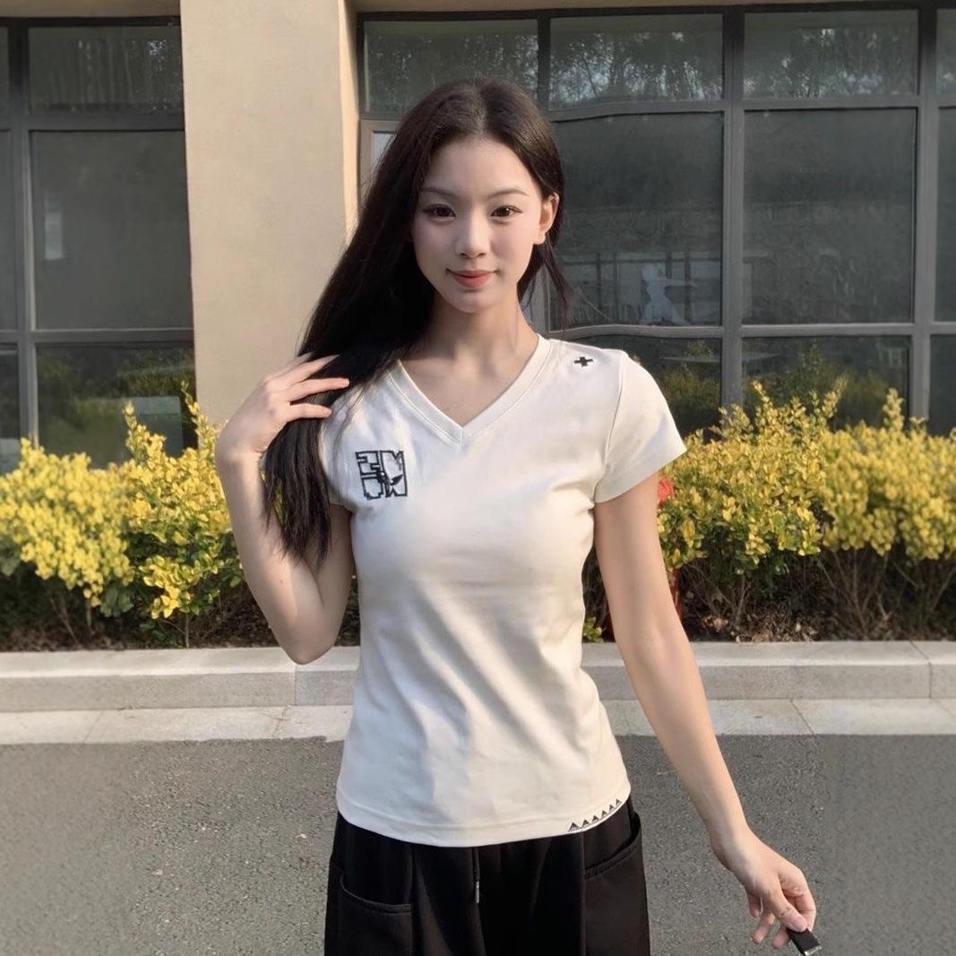 

American Trendy White V-Neck Short Sleeve T-Shirt with Fun Letter Embroidery XXL Premium белый