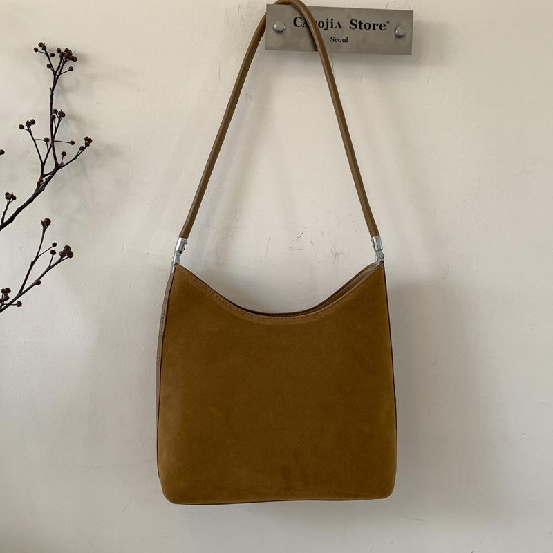 Retro, Fashionable and Casual Tote Bag, A Stylish and Trendy Large-capacity Commuter Single-shoulder Bag for Autumn