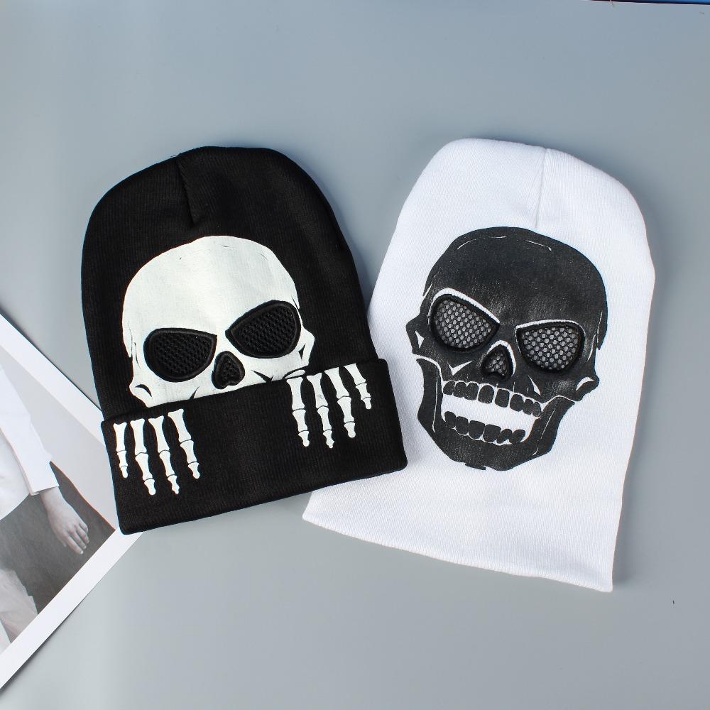 Fun skull print knitted hat for men and women for Halloween holiday dressing, suitable for outdoor windproof and warm keeping