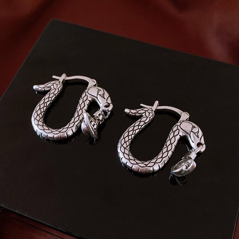 Saturn U-Shaped Serpentine Ear Cuff: Retro Design Earrings with High-End Fashion Temperament.