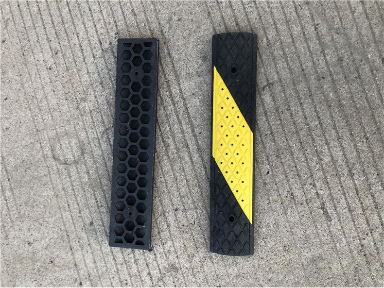 2cm High Mini Rubber Speed Bump and Bicycle Buffer with Yellow-Black Stripes for Parking Space Division