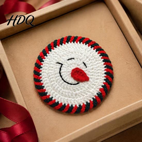 Weiche dicke Baumwollfaser Untersetzer Weihnachtliches Häkeluntersetzer Handgefertigtes Gewebtes Getränkebecher-Pad Niedlicher Weihnachtsmann Schneemann Hitzebeständiger Gestrickter Untersetzer