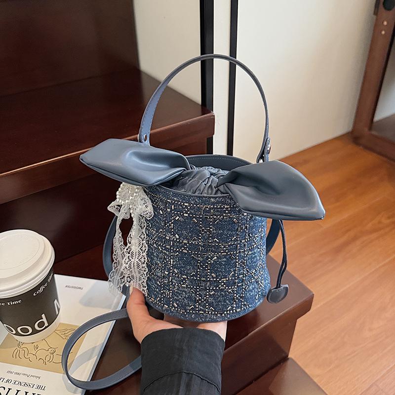 2025 einfache Umhängetasche Pendler Textur ausländischer Stil neue Schleife Messenger Bag Koreanische Version einfach tragbare Bucket Bag