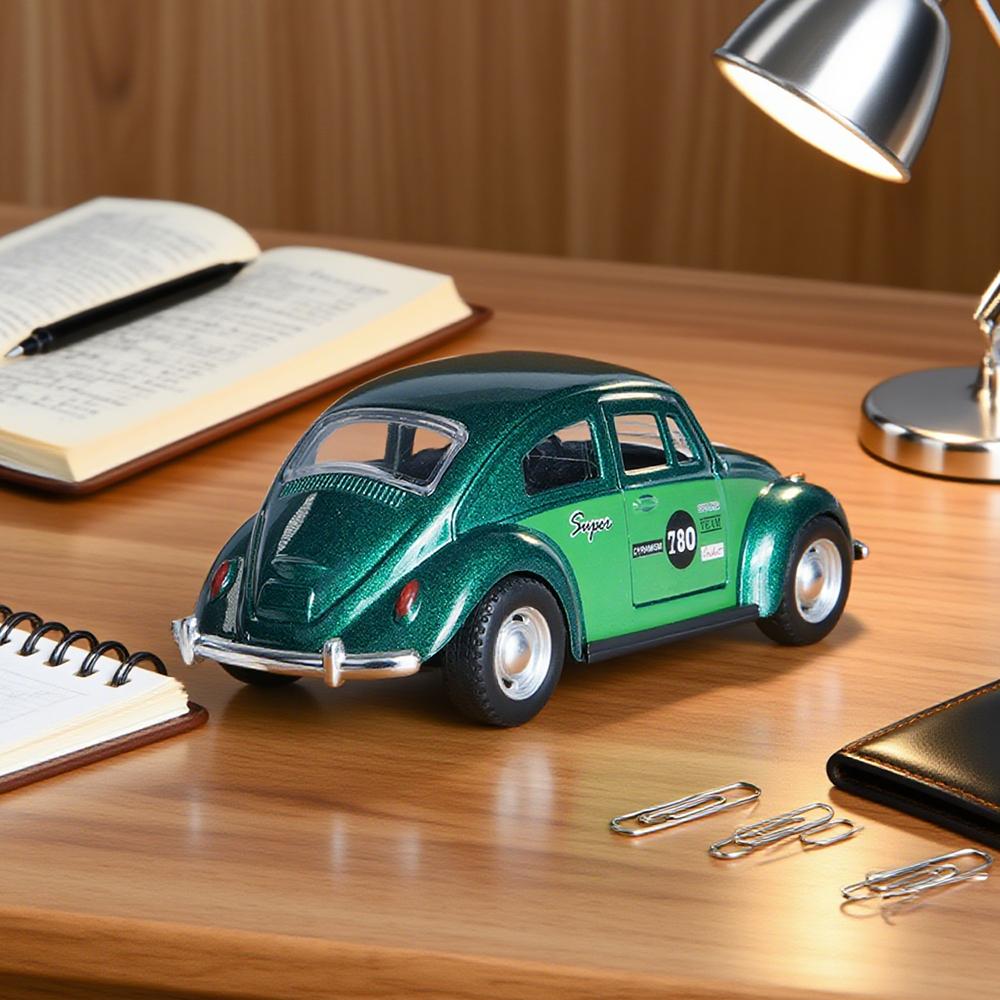 1:36 Maggiolino Verde Retrò Carino Modello di Auto in Lega, Meccanismo a Retrazione, Portiere Apribili, Regalo per Bambini/Giocattolo per Ragazzi/Decorazione Modello di Auto/Regalo di Natale