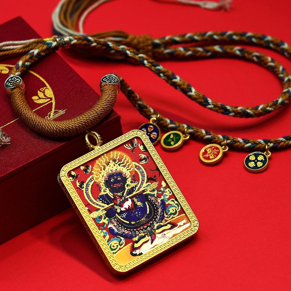 Schwarzer Jambhala Gold Mahakala Thangka Anhänger Halskette mit Acht Glückssymbolen & Lotus GAU Box