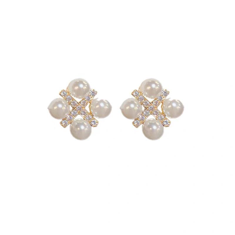 French Elegant Pearl Ear Clips Without Ear Piercings Fashion Sweet Temperament Earrings High Sense Delicate Mosquito Coil Disc Earrings Women