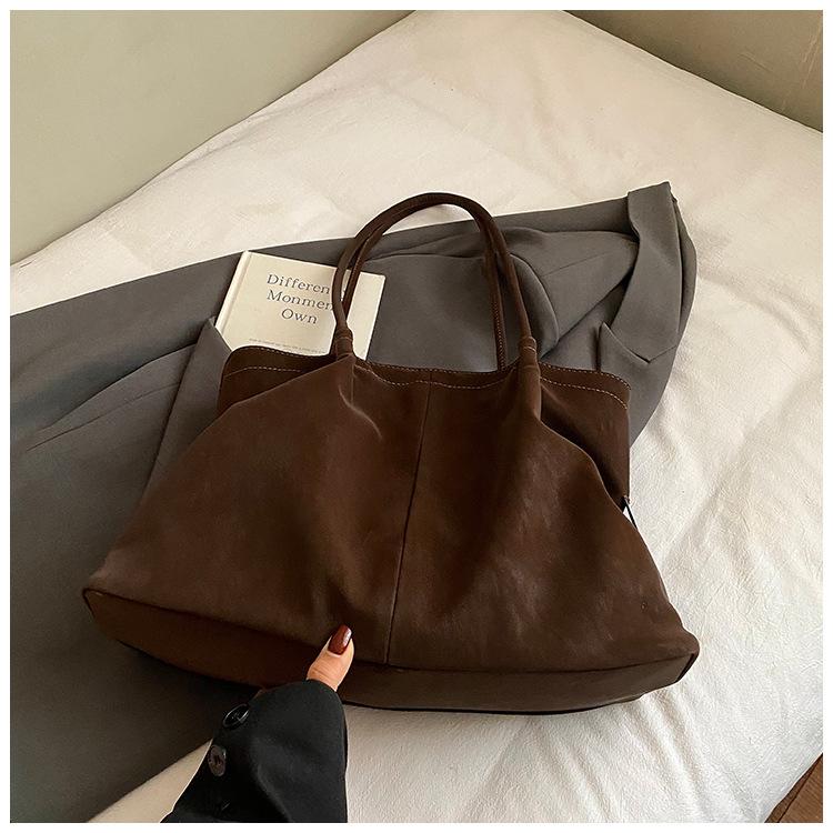 

Корейская версия ретро сумка-мессенджер для通勤 женская 2025 новая модная сумка-тоут большой вместимости нишевая супер популярная сумка подмышку