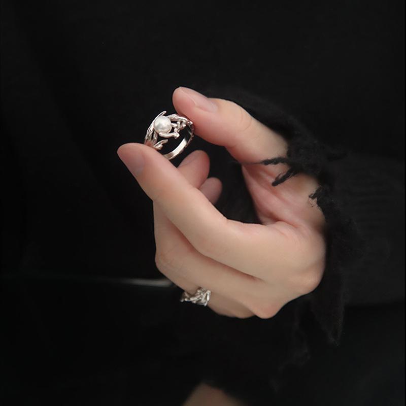 

Niche Design Ring Light Luxury Pearl Irregular Dark Cold Wind Cool Female Branch Texture Index Finger Ring Adjustable opening