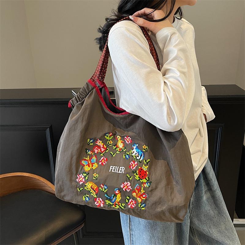 Nowa torba tote o dużej pojemności, haftowana nylonowa torba na zakupy, modna i prosta płócienna torba na ramię do dojazdów