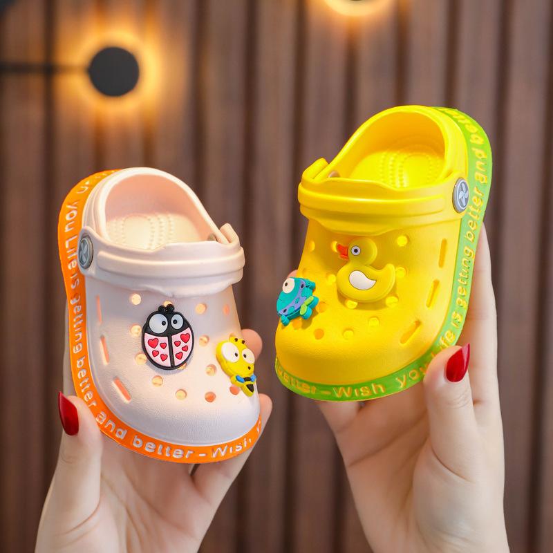 Mode Barntofflor för pojkar Flickor Tecknade skor Sommar Toddler Flip Flops Baby inomhustofflor Strandbadtofflor för barn