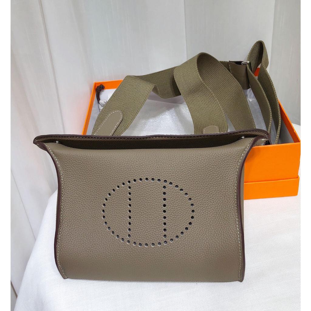 High-end versatile first-layer cowhide bag, dinner plate bag, genuine leather unisex bag, casual shoulder messenger bag.