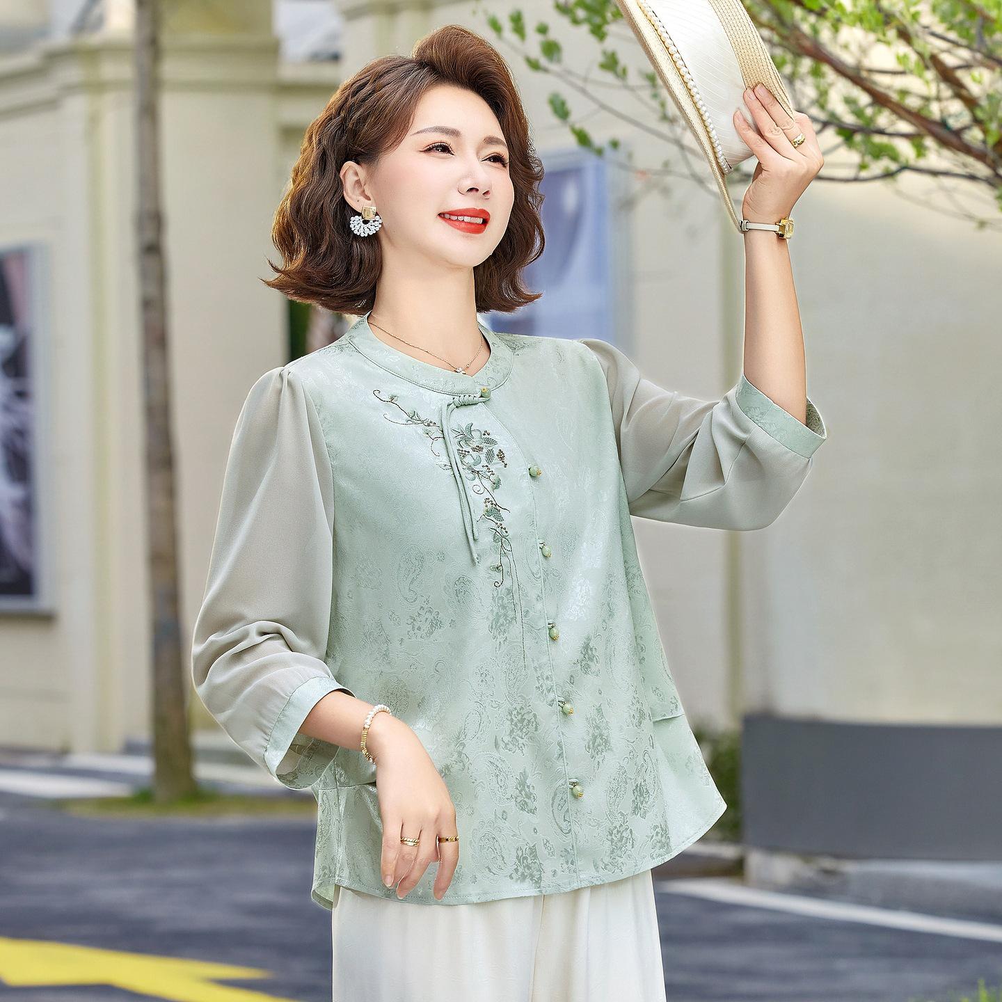 

Elegant Chinese Style Seven-Sleeve Casual T-shirt for Mid-aged and Elderly Women - New Summer Fashion 4XL (suggested 135-145 lbs) светло-зеленый