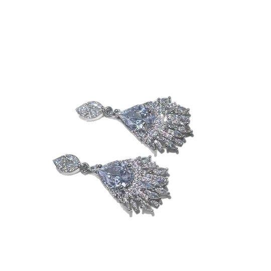 

New simple and exquisite earrings, women s full diamonds, high-end exaggerated earrings, oval super flash stud earrings, ear jewelry