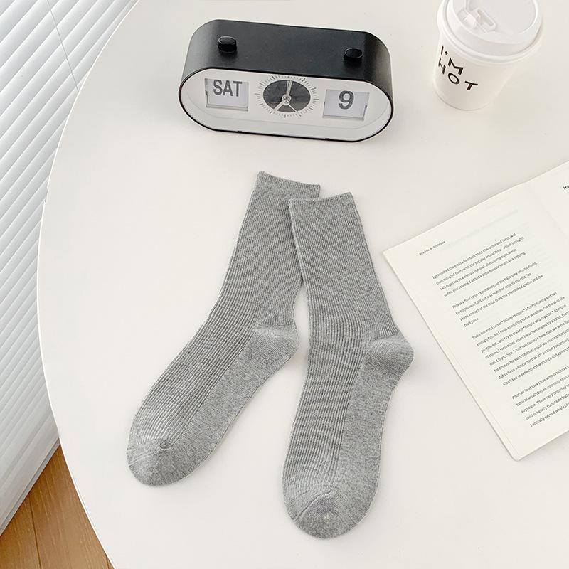 Dámské jarní a podzimní jednobarevné jednoduché bavlněné ponožky absorbující pot a prodyšné