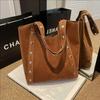 Retro Frosted Große Kapazität Nieten Tragetasche für Damen 2026 Neue Modische Unterarm Pendler Schultertasche