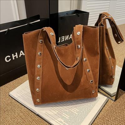 Retro Frosted Große Kapazität Nieten Tragetasche für Damen 2026 Neue Modische Unterarm Pendler Schultertasche