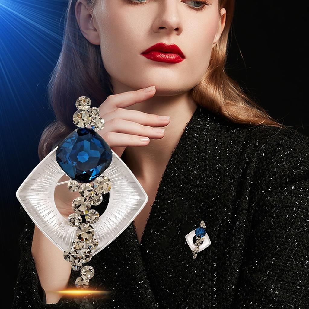 New Luxurious Temperament Elegant Atmosphere Luxurious Geometric Square Coat Brooch Accessories