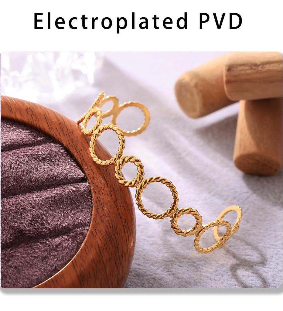 Qiong Yao Openwork Spliced Ring Bangle: European & American Style, 18K Gold-Plated Stainless Steel Bracelet