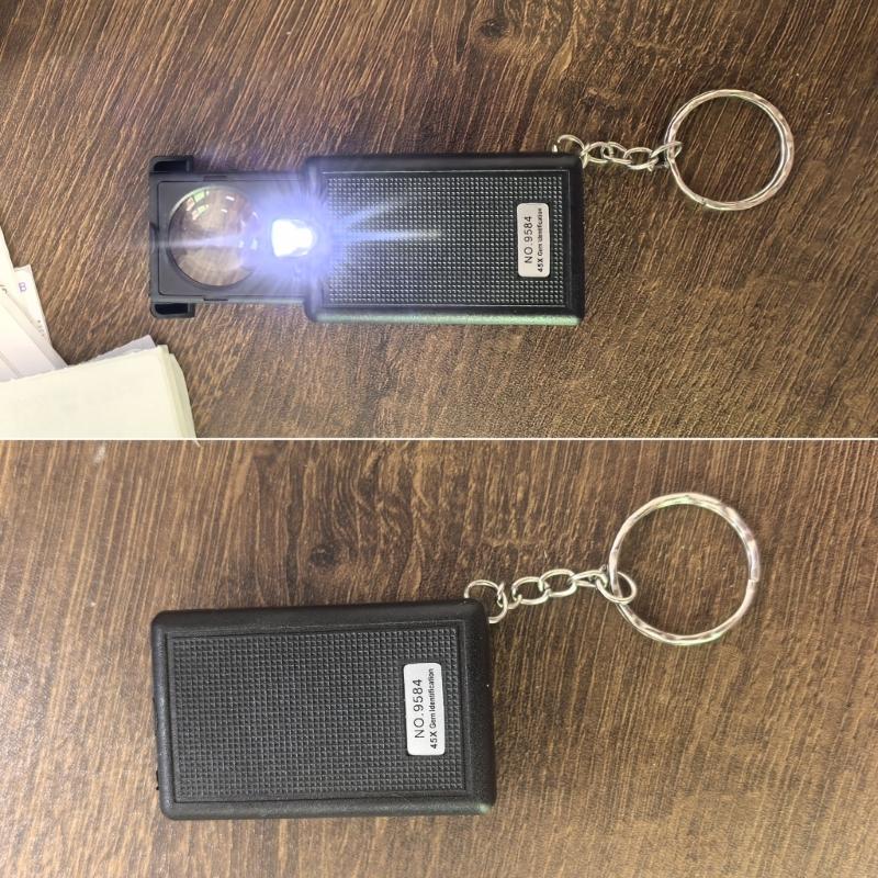 Loupe en ABS Comprenant une Lentille Haute Puissance 45X et un Porte-clés avec Lumière LED