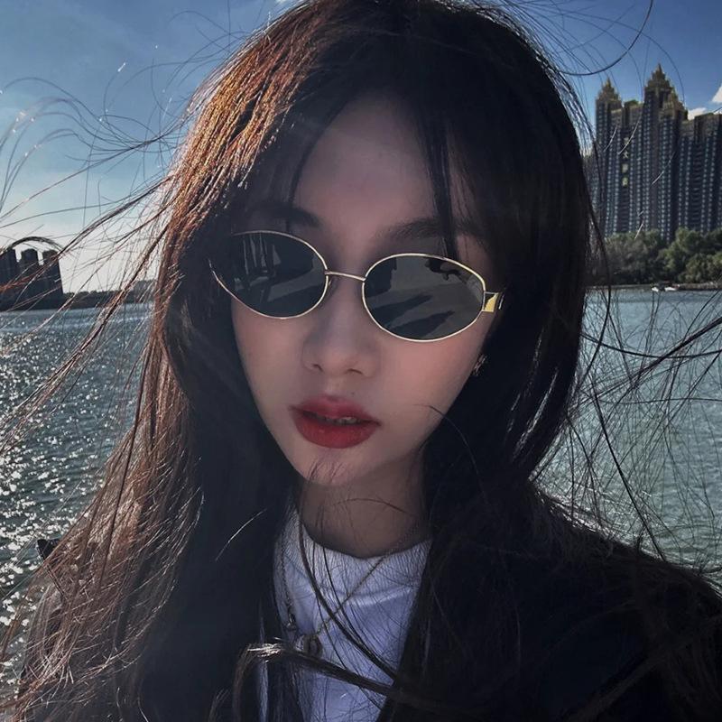 Okrągłe Okulary Przeciwsłoneczne w Panterkę ze Złotymi Oprawkami Vintage dla Kobiet, Styl Y2K, Model wyszczuplający twarz okrągłą i kwadratową