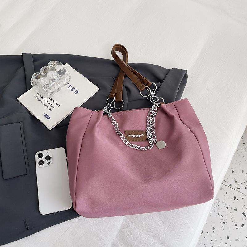 Nylon Einfarbige Große Kapazität Tragetasche Mode Kette Ein Schultertasche Damen Minimalistisch Pendlertasche Premium
