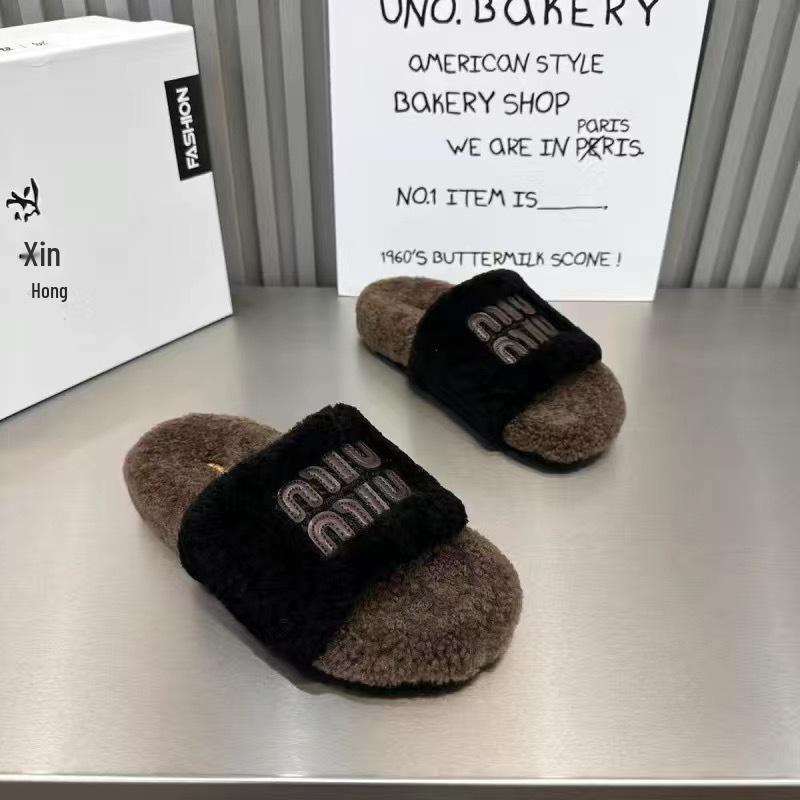Women's Thick Sole Fuzzy Slippers - European Style, Autumn/Winter Plush Cotton Home Slippers.