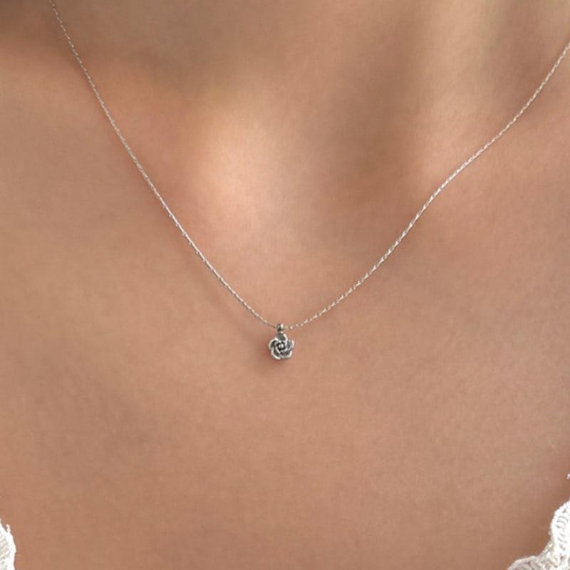 

FANTASTIC PLANET mini rose necklace (2colors) SILVER