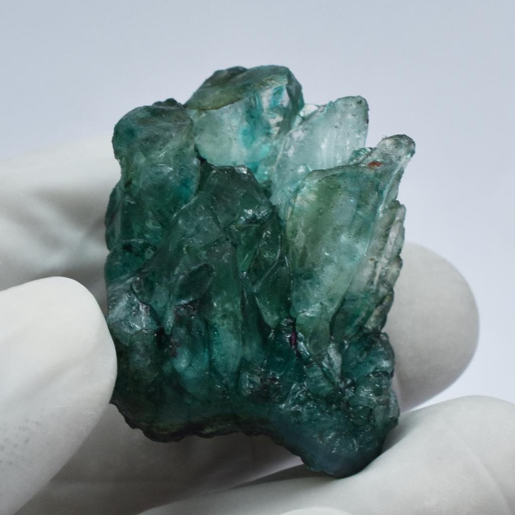 Natural Green Emerald Loose Gemstone Uncut Rough 104.05 Ct Raw for Lapidary and Gem Collections