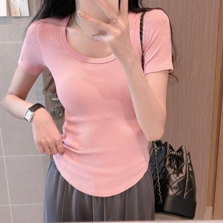 Summer U-neck Candy-coloured T-shirt in Dragon Fruit Shade Women’s Short-sleeved Niche-style Fitted Top with A Sultry Sexy Vibe