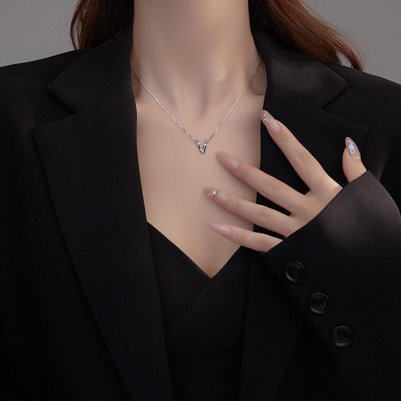 Banyan Tree S925 Silber Halskette mit englischen Buchstaben und Diamanten – Elegante und vielseitige Schlüsselbeinkette für Damen