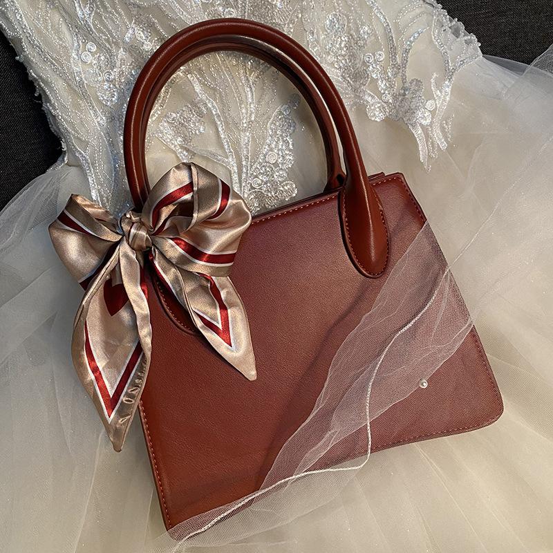 

Wedding bag girl 2025 new bride wedding red retro niche silk scarf portable senior bridesmaid wedding bag