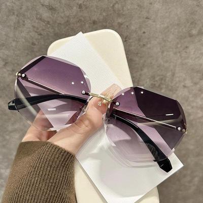 Retro Square Sunglasses: Stylish European & American Design for Trendy Women - Slimming, Flattering for Round Faces