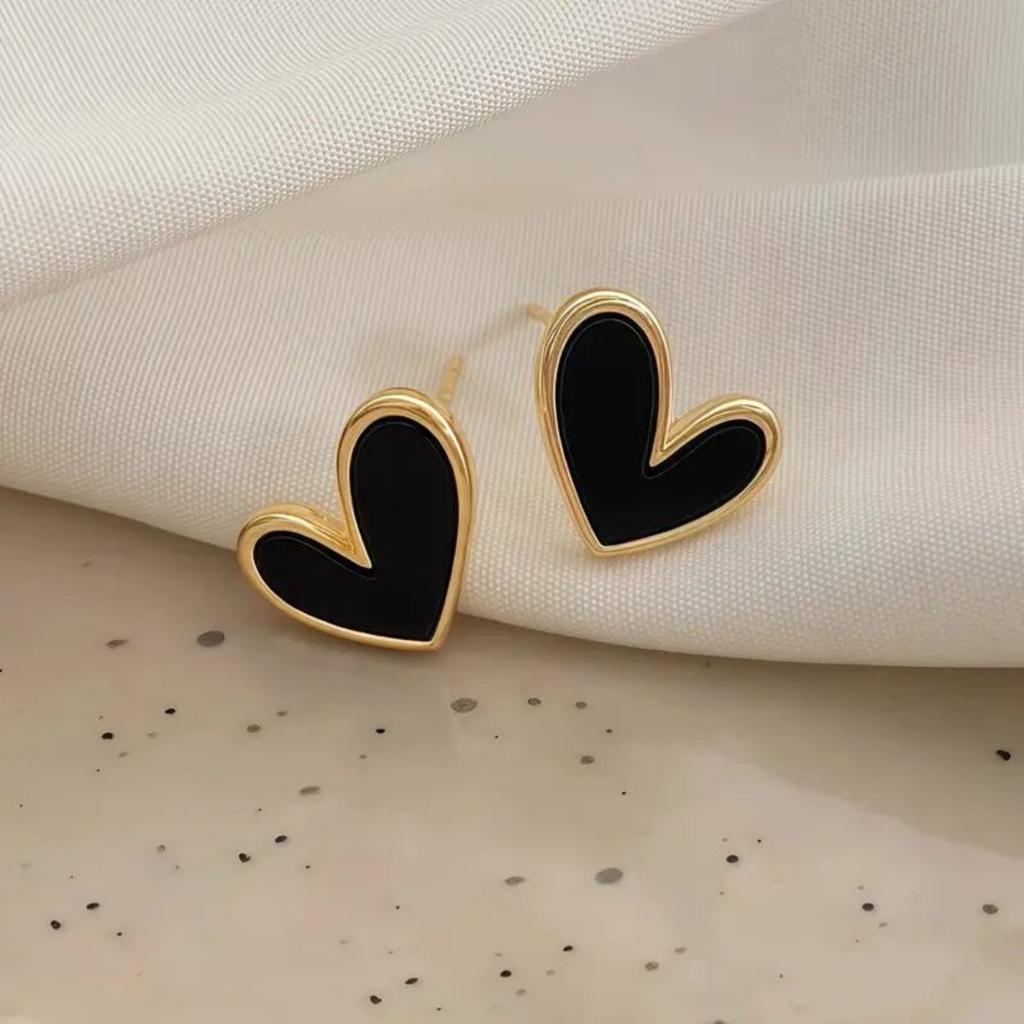 Black Enamel Heart Stud Earrings with Polished Border Minimalist Elegant Women Jewelry for Daily Wear