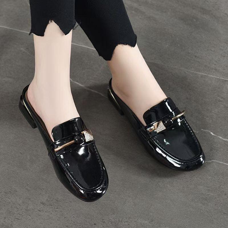 2025 nuove mezze pantofole da donna per l'estate, piatte, in vernice, modello lazy drag, con tacco spesso stile britannico, punta a sacchetto, pantofole fresche da donna