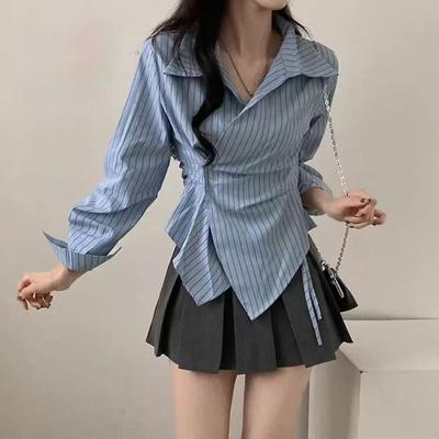 Camisa de Manga Larga a Rayas de Diseño Coreano de Corte Ajustado con Cintura Irregular