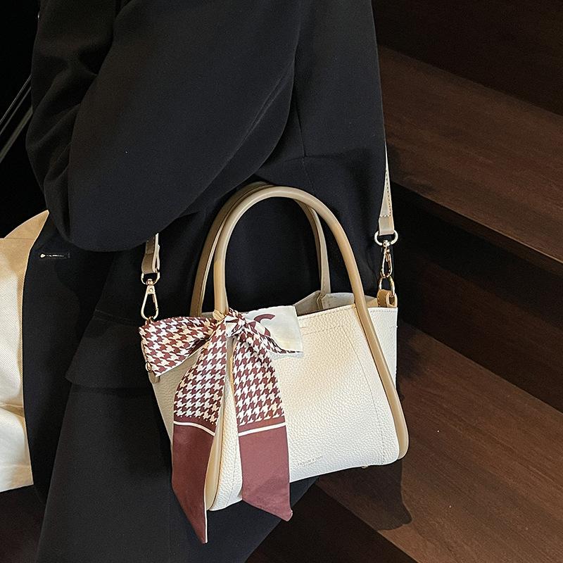 Textured Hand Bag Women's 2025 New Versatile Popular Spring Fashion Casual Shoulder Bag Crossbody Bucket Bag