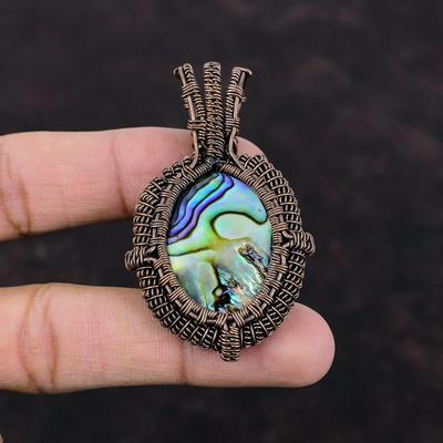 Ciondolo con conchiglia di abalone avvolto in filo di rame, ciondolo in filo metallico, ciondolo con gemma, gioielli in rame, ciondolo unico fatto a mano, gioielli avvolti in filo metallico, per regalo