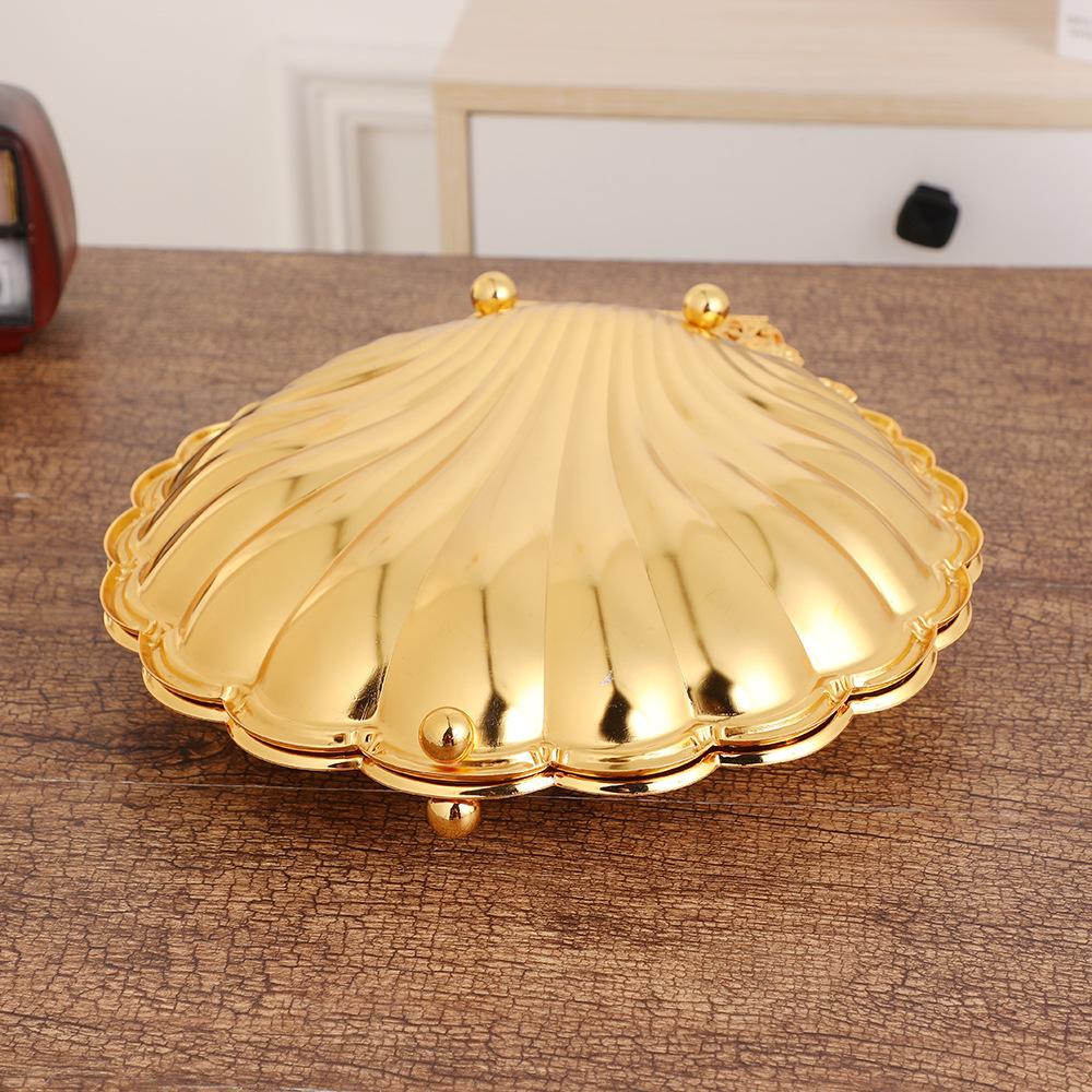 Scatola per caramelle a forma di conchiglia creativa, Ciotola per frutta in lega di zinco dorata traforata, Piatto da portata per decorazione domestica retro di lusso leggero