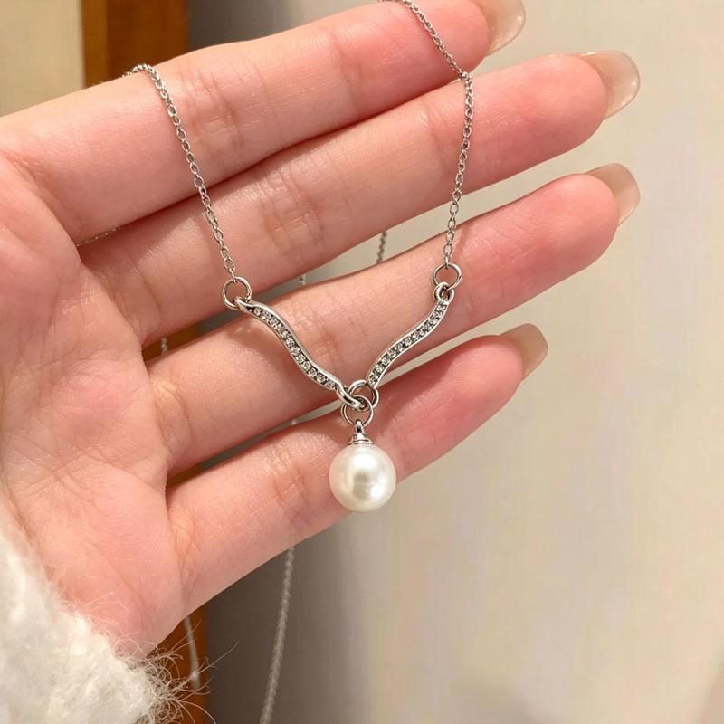 Wave Pearl & Cubic Zirconia Pendant Choker Necklace for Women - Elegant Clavicle Chain Accessory