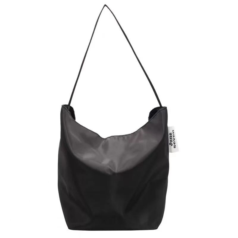 

Xin Zhilei same red bag, nylon canvas bag, women s new tote bag, large bag, shoulder messenger bag.