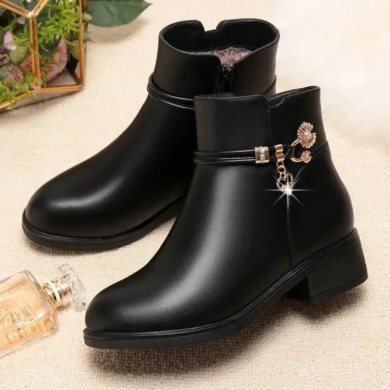 Fashion Winter Boots Women's Waterproof Warm Leather Mother Cotton Boots Fashion Black Mid Heel Plush Snow Boots Soft Sole Short Boot