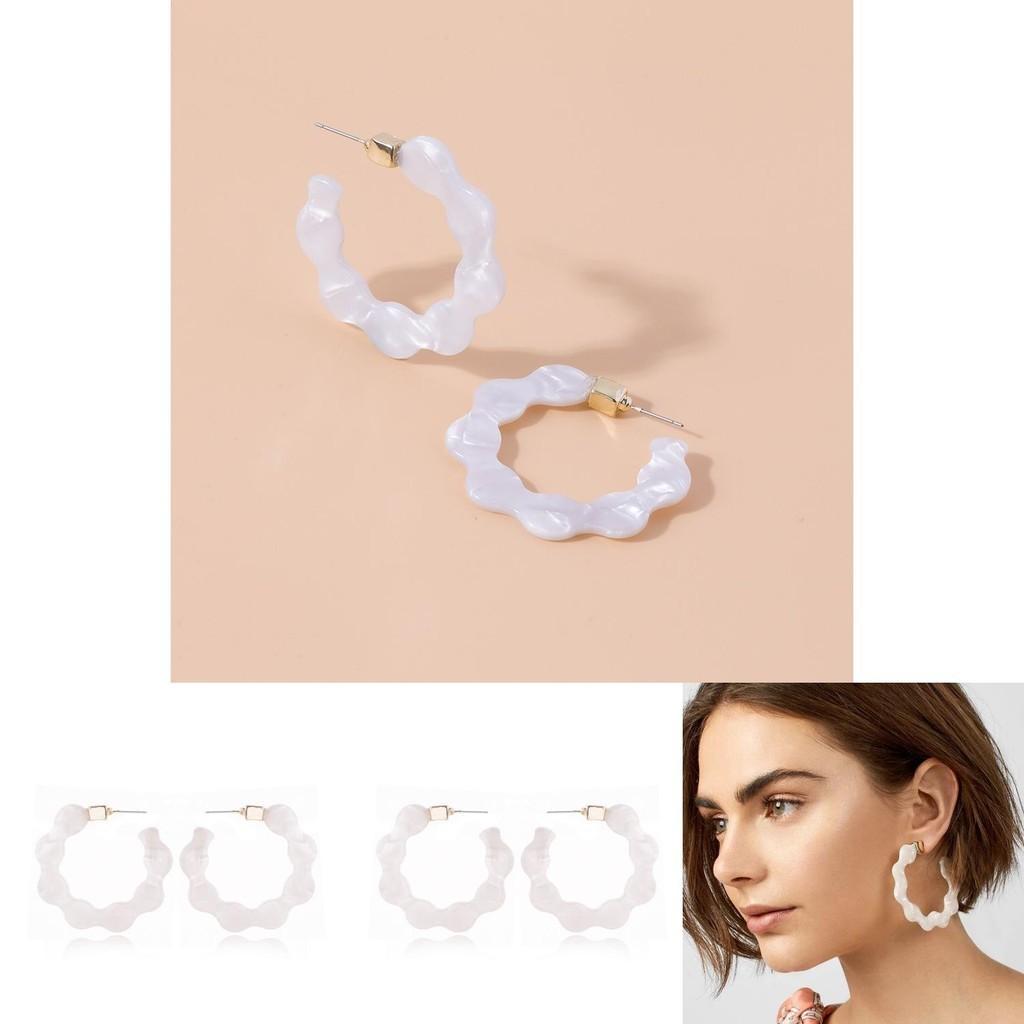 Ohmei Kuai Jing Fashion-forward White Acetate Alloy Flower Edge Earrings For Weddings