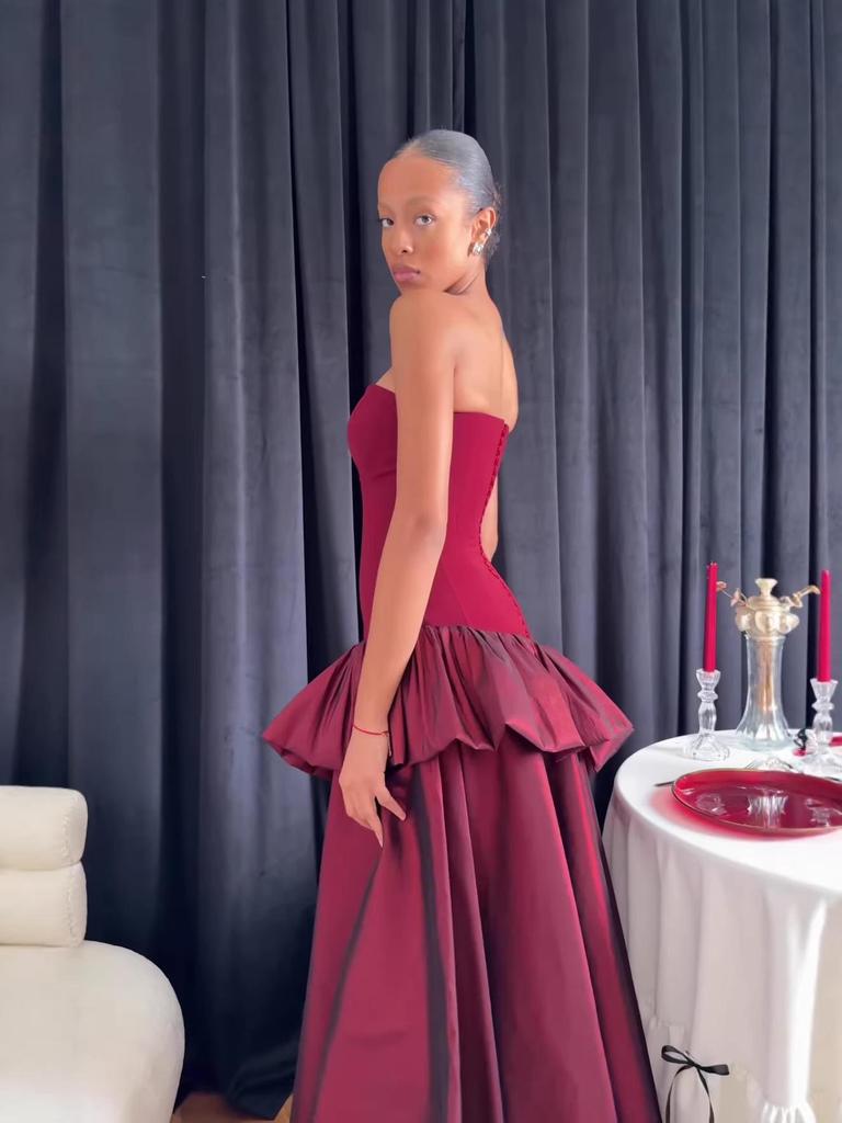 Elegantes ärmelloses langes Ballkleid für Damen - Kollektion Frühjahr 2025